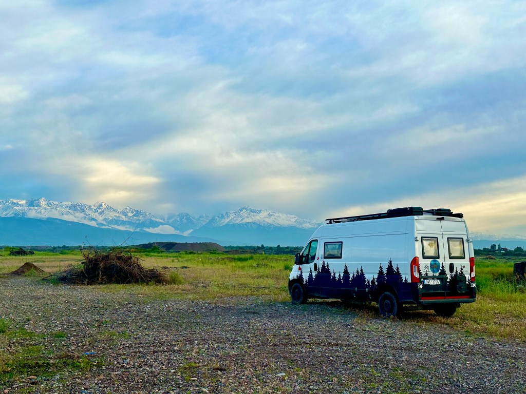 S03E04: Kyrgyzstán a Kazachstán aneb hory, jurty, jezera a hořkosladká vůně něčeho&nbsp;známého…